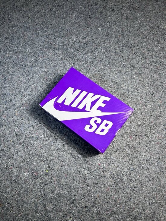 Nike Dunk SB Pro B Low Sequoia Sneakers Size 11 / New main image 7